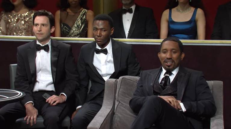 ‘Saturday Night Live’ recrea la bofetada de Will Smith a Chris Rock.