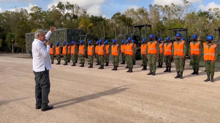 El Presidente Andrés Manuel López Obrador llamó a los militares a cuidar y defender la obra del Tren Maya, así como otros de los megaproyectos de su administración.