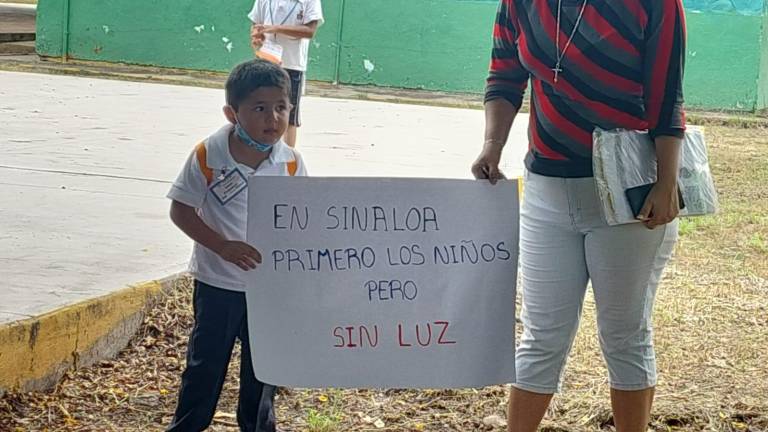 Los infantes participaron en las decenas de protestas que se registraron este lunes en Sinaloa.