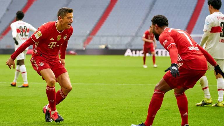 Robert Lewandowski salió inspirado por el Bayern Múnich para lograr tres goles.