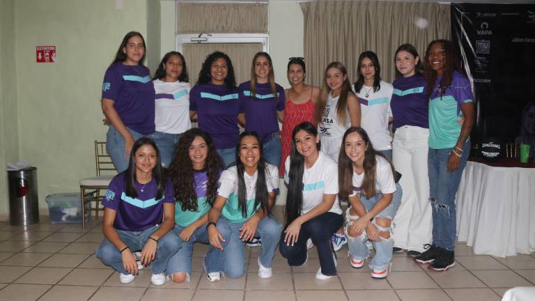 Las Plebes presentan el uniforme que portarán en la venidera temporada.