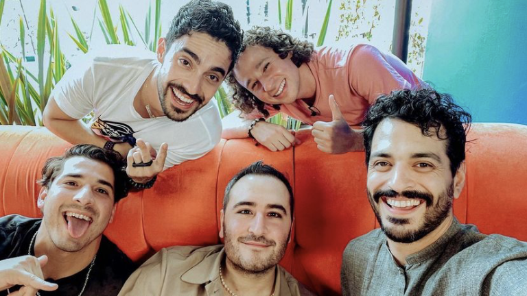 Julio Ramírez de la banda Reik recibe criticas en redes sociales.