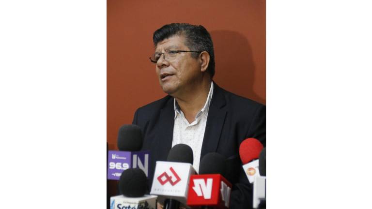 El Diputado local José Manuel Luque Rojas habla sobre el retraso en la actualización de salarios a maestros.