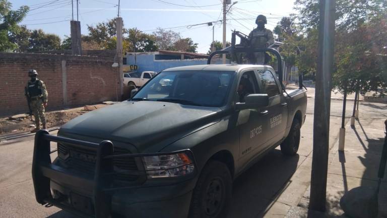 Elementos del Ejército Mexicano auxiliaron a una mujer que escapó de sus captores en Culiacán.