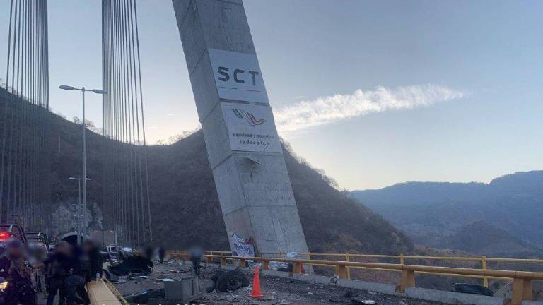 En el Puente Baluarte de la autopista Mazatlán-Durango fallecieron tres agentes arrollados en un accidente ocurrido la madrugada de este miércoles.