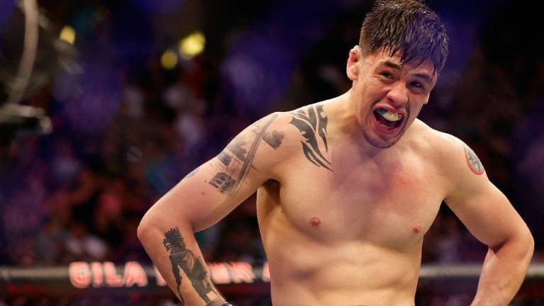 Brandon Moreno despojó del cinturón a Deiveson Figueiredo, quien nunca había sido finalizado.