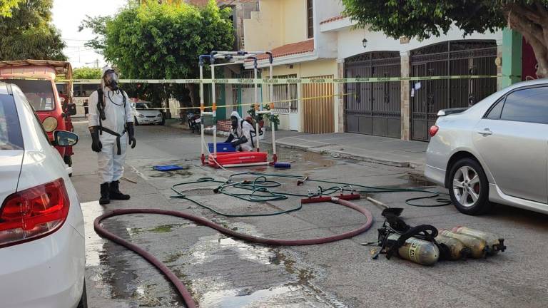 Los bomberos controlaron el fuerte olor del agroquímico.