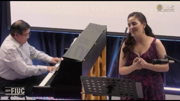 Divas del bolero, llevó como título la presentación conformada por un repertorio con obra de tres compositoras mexicanas; María Grever, Consuelo Velázquez y María Teresa Vázquez.