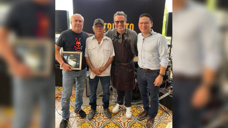 El maestro taquero Héctor Beltrán recibe homenaje por parte de Cayenna.