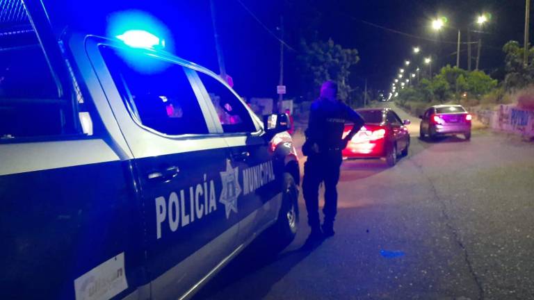 En la colonia 5 de febrero, en Culiacán, un hombre fue herido de bala en un brazo y una pierna.