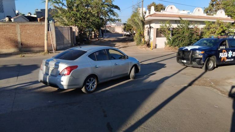 Las víctimas viajaban a bordo de un automóvil Nissan Versa color gris, el cual contaba con reporte de robo.
