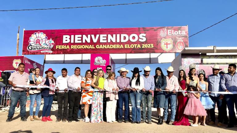 Corte del listón inaugural llevado a cabo este sábado.
