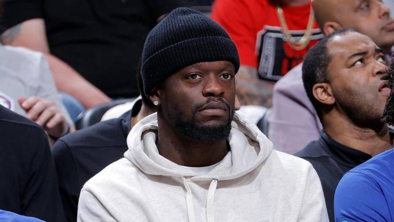 Julius Randle se va al hule.