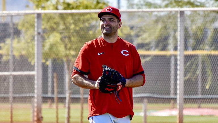 Joey Votto ya está de regreso en el campamento de pretemporada de los Rojos de Cincinnati.
