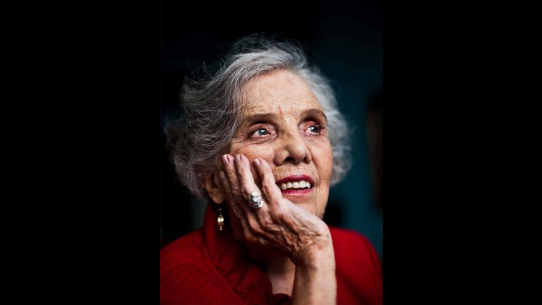 La Comisión Medalla Belisario Domínguez aprobó esta tarde otorgar el galardón en su edición 2022 a la escritora y periodista mexicana Elena Poniatowska.