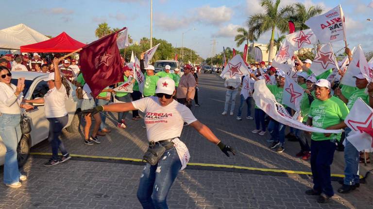 Con animado ambiente, las porras mostraron su apoyo a los candidatos a la Presidencia Municipal.