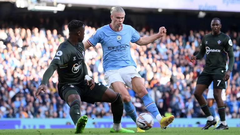 Erling Haaland marca el cuarto gol del City.