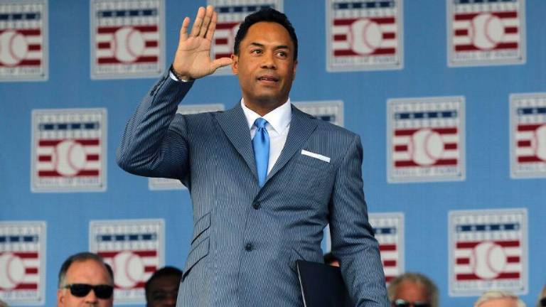 Roberto Alomar fue colocado en la lista de inelegibles por parte de Major League Baseball.
