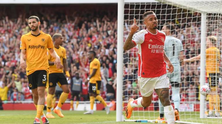 Gabriel Jesus marca uno de los goles del Arsenal.