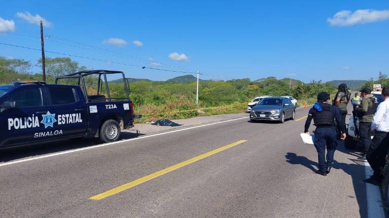 Una mujer asesinada fue localizada por la carretera federal a la altura del municipio de San Ignacio.
