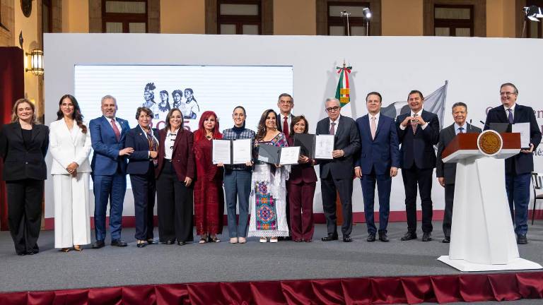 La Presidenta de México Claudia Sheinbaum Pardo con gobernadoras y gobernadores donde se implementarán los Polos de Desarrollo para el Bienestar.
