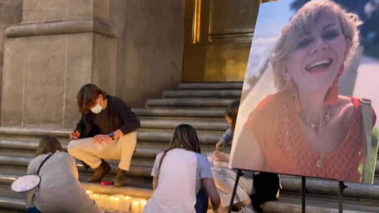Velada afuera de la SCJN donde piden que ministros apliquen la justicia.
