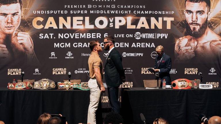 Saúl Álvarez y Caleb Plant.