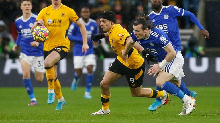 Raúl Jiménez fue factor en el primer gol de los Wolves.