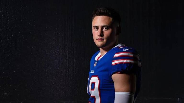 Matt Araiza llega a Chiefs.