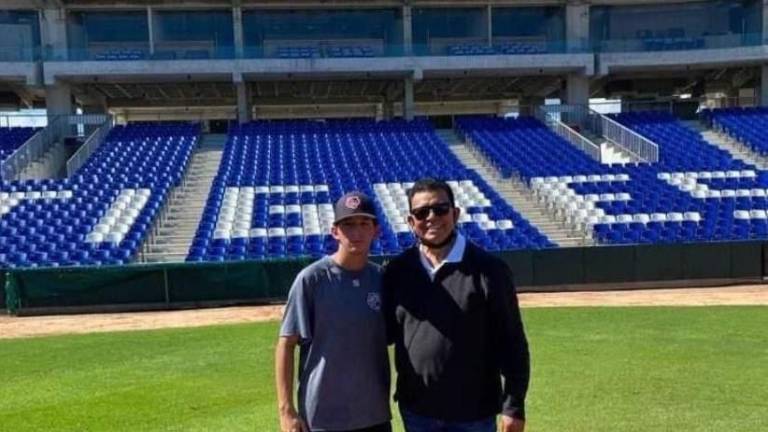 Jorge Esquer junto al mítico Fernando Valenzuela.