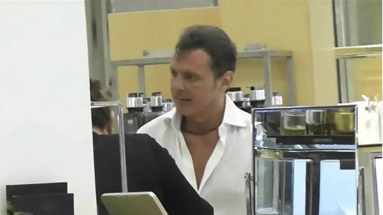 Luis Miguel en un centro comercial de Miami.