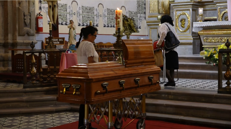 Misa de cuerpo presente del párroco de Capacho, Michoacán, Fray Javier García Villafaña.