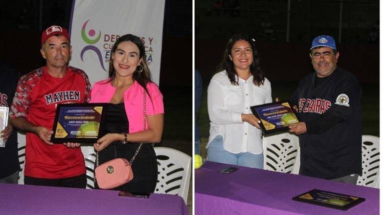 Alberto González Crespo y Marco Muratalla reciben sus reconocimientos.
