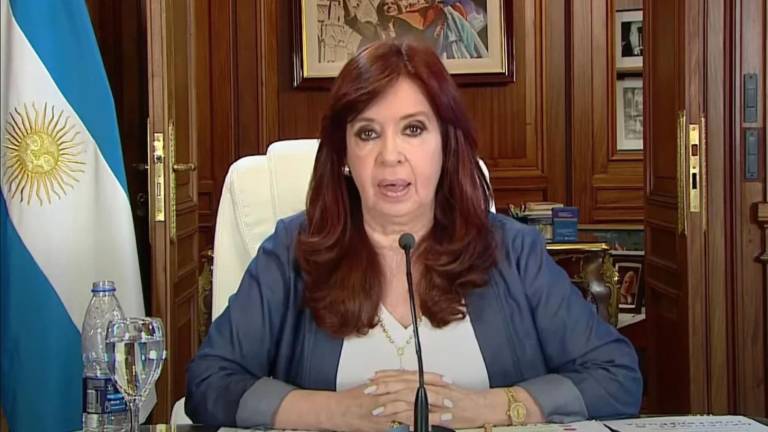 La ex presidenta de Argentina fue condenada a seis años de prisión e inhabilitación de por vida para ocupar cargos públicos.
