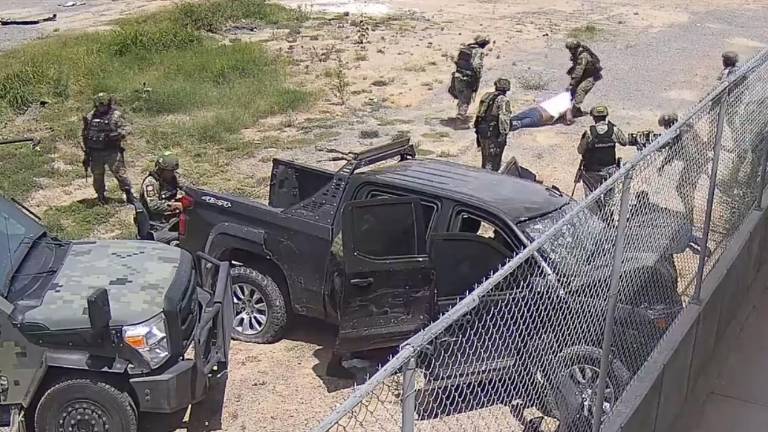 En el video se aprecia que las personas detenidas ya habían sido sometidas por los elementos del Ejército.
