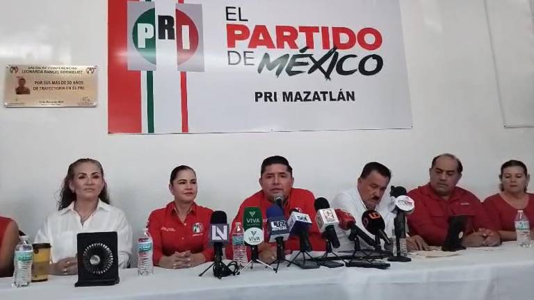 La Regidora priista Chollet Morán fue a Culiacán a interponer una denuncia ante la ASE.