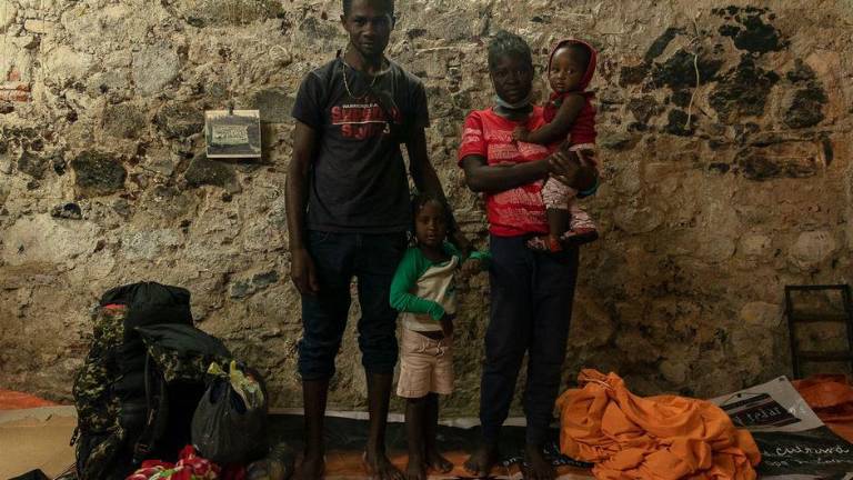 Decenas de haitianos llegaron a la Ciudad de México el martes.