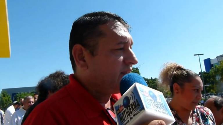 Maestro Arturo Nevárez, durante la agresión