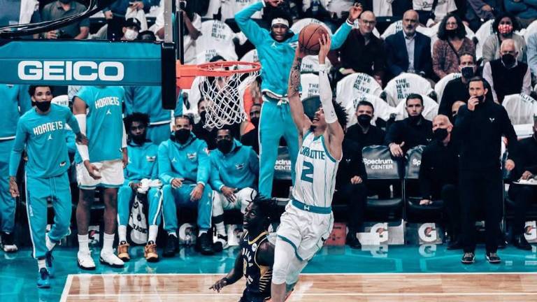 El show de LaMelo Ball en Charlotte Hornets opaca un debut soñado para Chris Duarte en Indiana Pacers