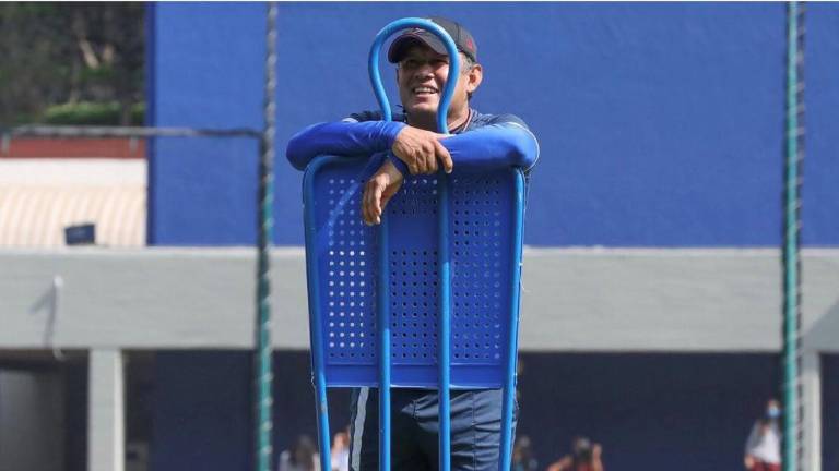 Juan Reynoso seguirá al frente del Cruz Azul.