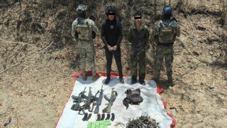 Tras operativos realizados en distintos municipios de Sinaloa, fuerzas armadas aseguran armas, droga detienen a cuatro hombres.
