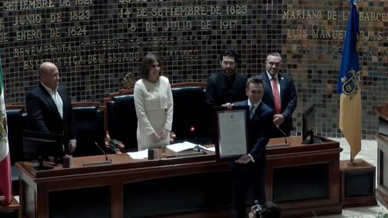 Pablo Lemus recibe del Congreso estatal el cargo de Gobernador de Jalisco.