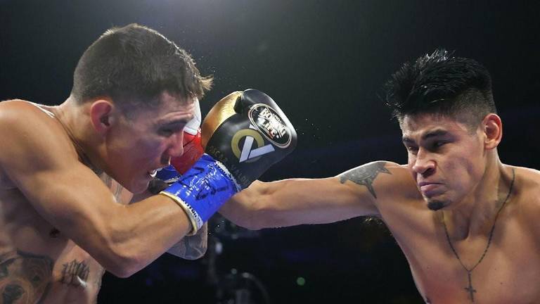 Emanuel “Vaquero” Navarrete castigó a Óscar Valdez.