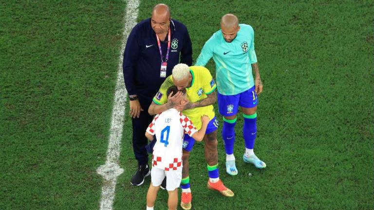 Hijo de Ivan Perisic, Leo saludó a la estrella y lo consoló﻿.