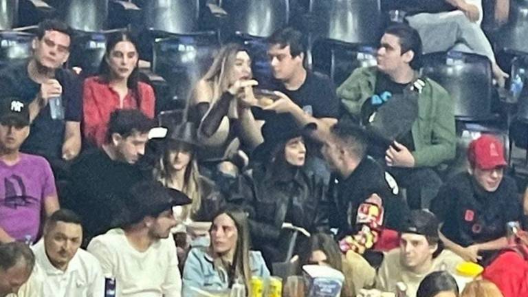 Los jugadores de Chivas se fueron a disfrutar el concierto en un palenque.