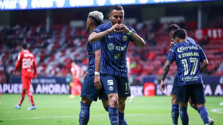 Jonathan Rodríguez celebra un gol del América.