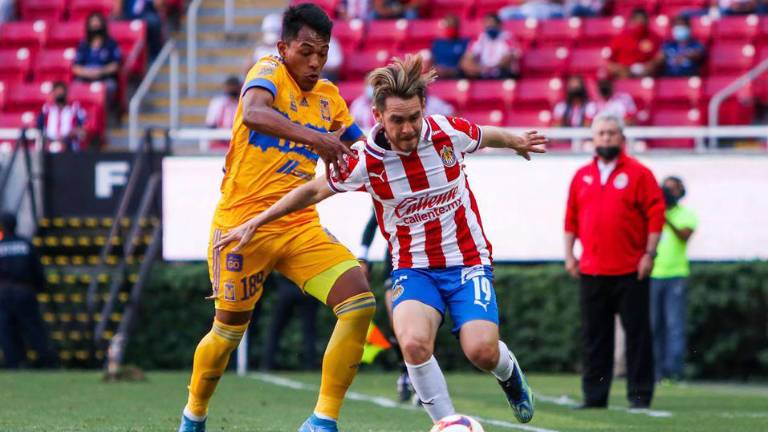 Jesús Angulo se lesionó ante Tigres.