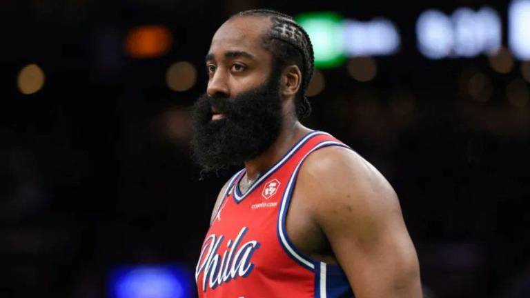 James Harden vive una nueva polémica, en esta ocasión por desmentir al presidente de los Sixers de Filadelfia.