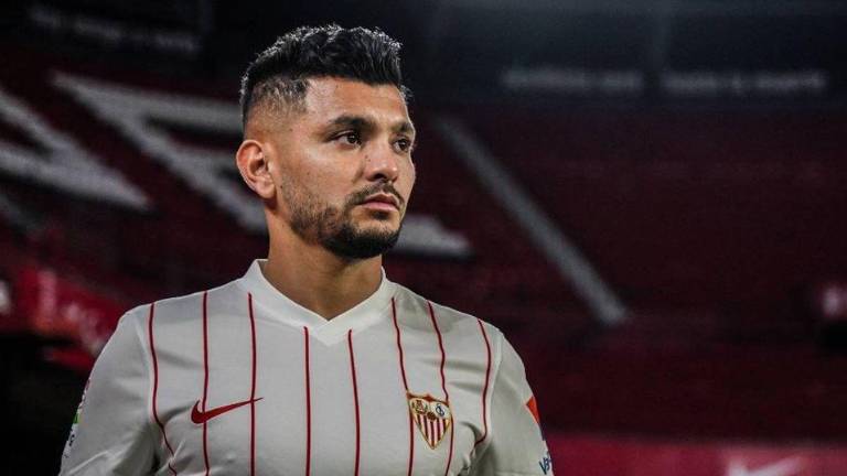 Jesús Manuel “Tecatito” Corona firmó con el Sevilla hasta 2025.