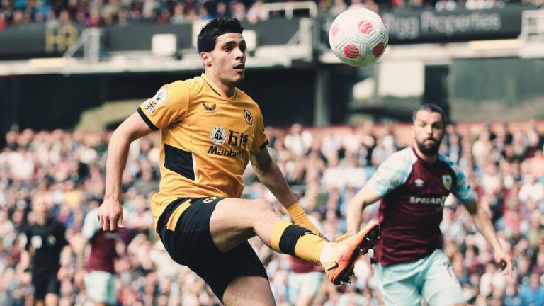 Raúl Jiménez poco pudo hacer para evitar la derrota de los Wolves.